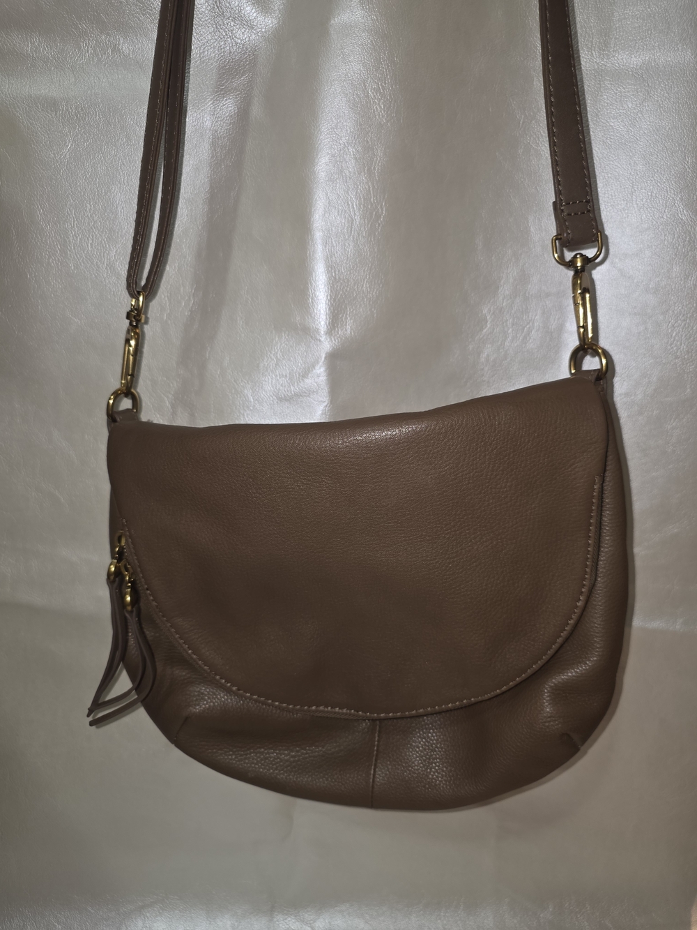 Classic Brown Leather Crossbody Bag - Timeless Everyday Style